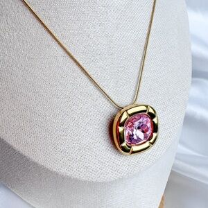 Elegant Gold and Pink Pendant Necklace